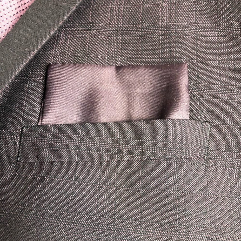 Classic Men's Suit - Picture 4 of 9